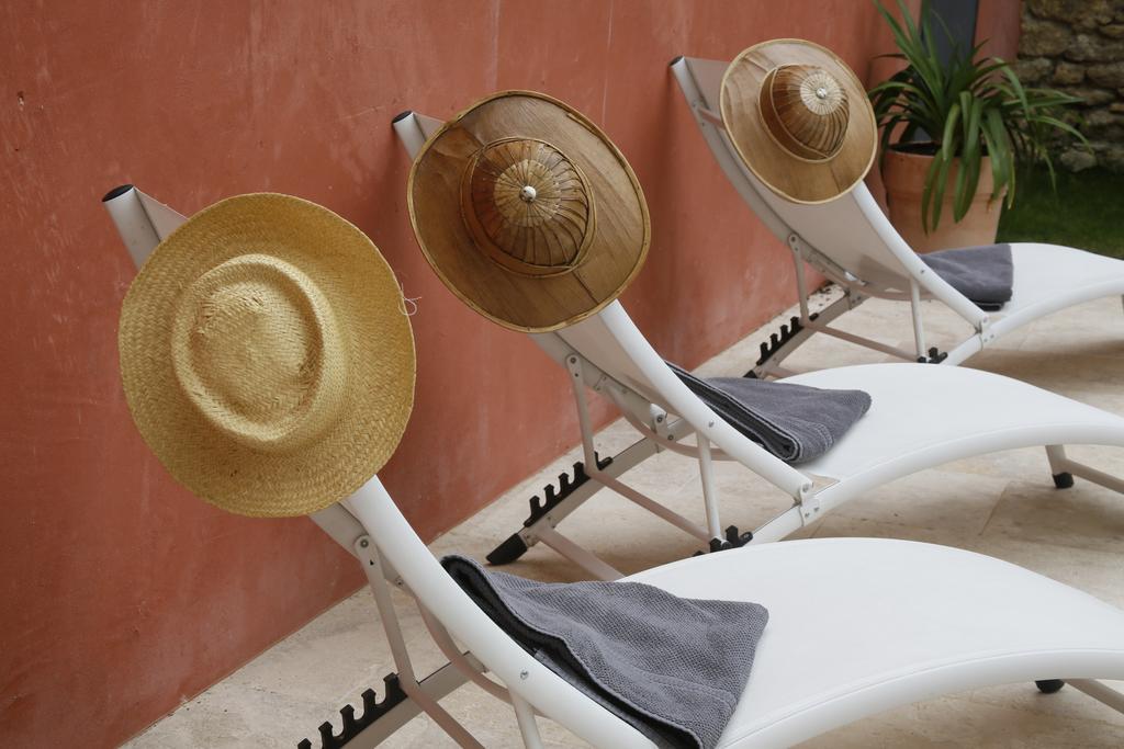 La Maison Rouge D'Uzes B&B מראה חיצוני תמונה