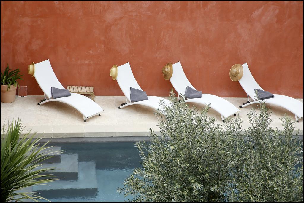 La Maison Rouge D'Uzes B&B מראה חיצוני תמונה
