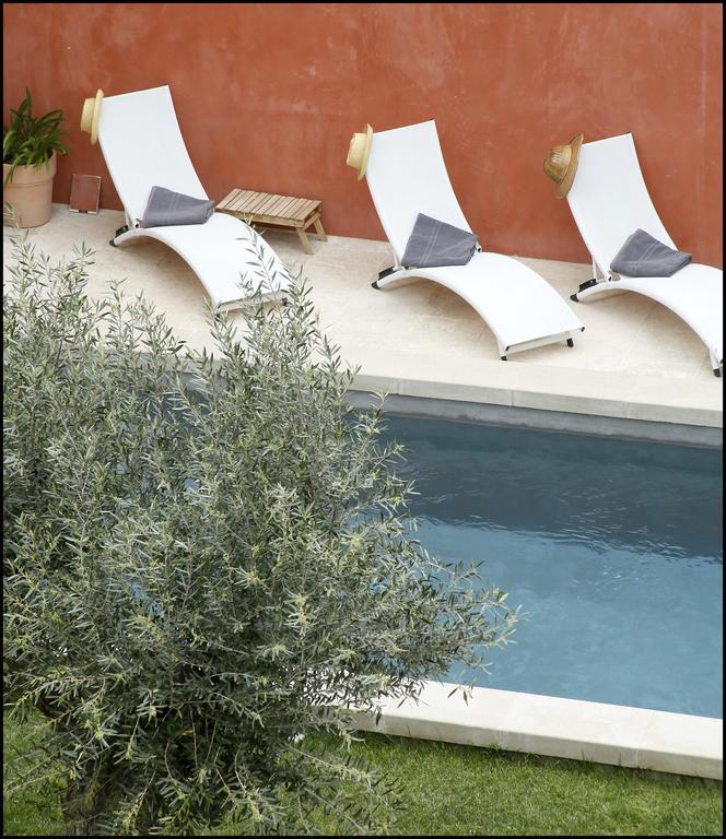 La Maison Rouge D'Uzes B&B מראה חיצוני תמונה