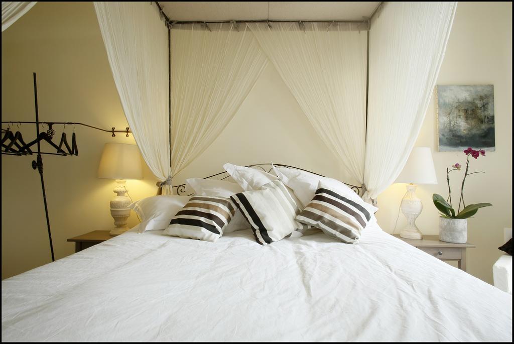 La Maison Rouge D'Uzes B&B חדר תמונה