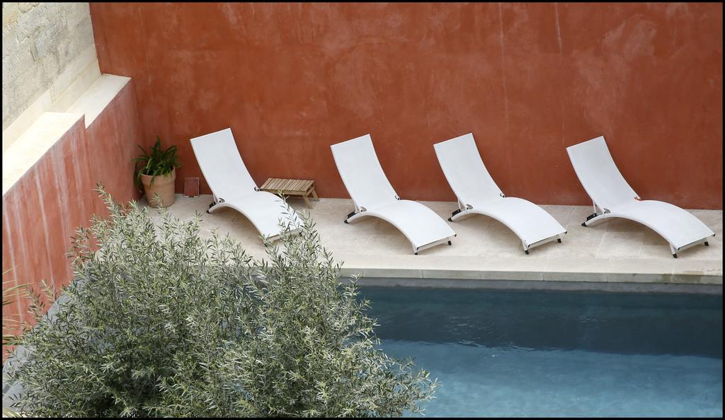 La Maison Rouge D'Uzes B&B מראה חיצוני תמונה