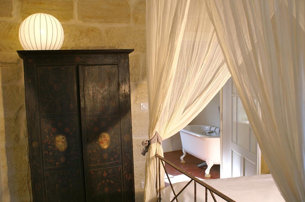 La Maison Rouge D'Uzes B&B מראה חיצוני תמונה